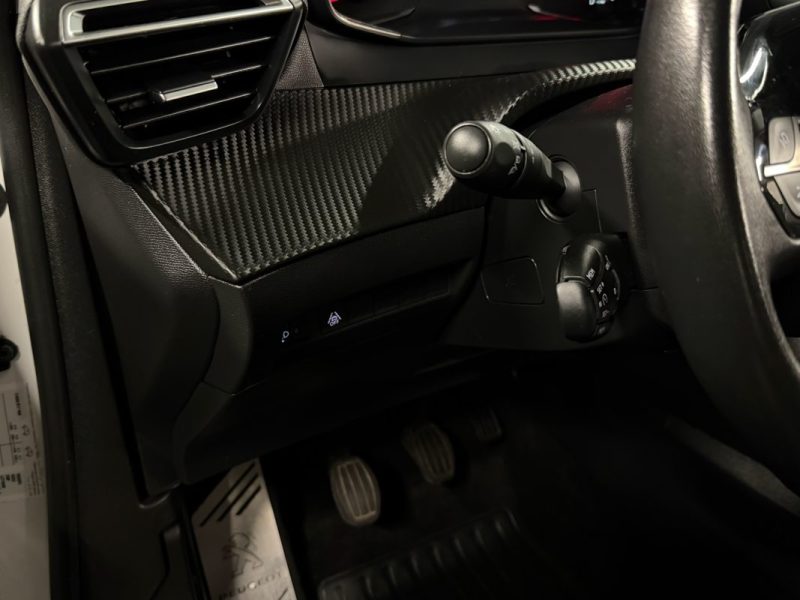 PEUGEOT 2008 II ALLURE PACK 1.2 100 Cv 1ERE MAIN 19800Km Apple& Android VIRTUAL COCKPIT Garantie 1an