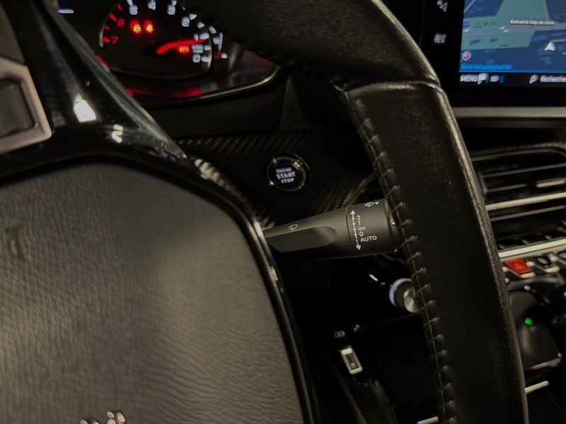 PEUGEOT 2008 II ALLURE PACK 1.2 100 Cv 1ERE MAIN 19800Km Apple& Android VIRTUAL COCKPIT Garantie 1an