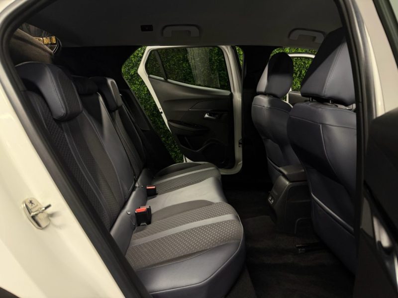 PEUGEOT 2008 II ALLURE PACK 1.2 100 Cv 1ERE MAIN 19800Km Apple& Android VIRTUAL COCKPIT Garantie 1an