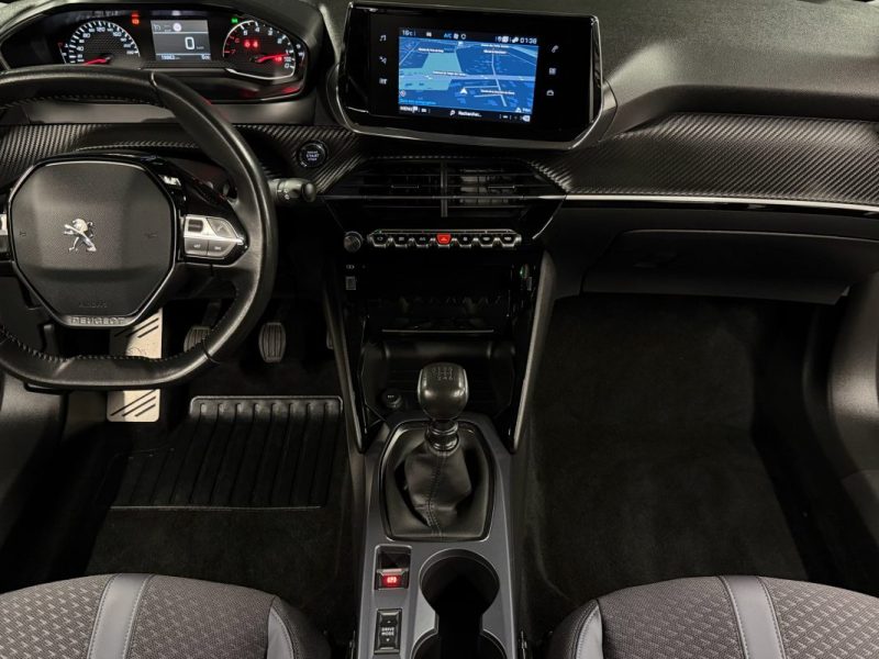 PEUGEOT 2008 II ALLURE PACK 1.2 100 Cv 1ERE MAIN 19800Km Apple& Android VIRTUAL COCKPIT Garantie 1an