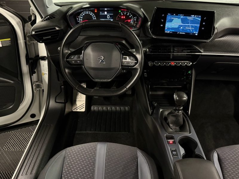 PEUGEOT 2008 II ALLURE PACK 1.2 100 Cv 1ERE MAIN 19800Km Apple& Android VIRTUAL COCKPIT Garantie 1an