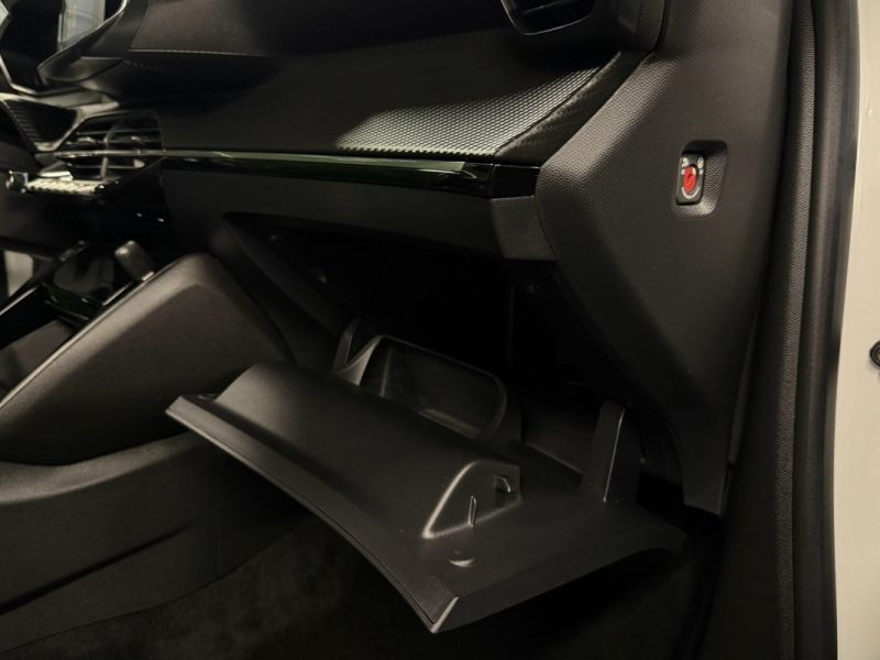 PEUGEOT 2008 II ALLURE PACK 1.2 100 Cv 1ERE MAIN 19800Km Apple& Android VIRTUAL COCKPIT Garantie 1an