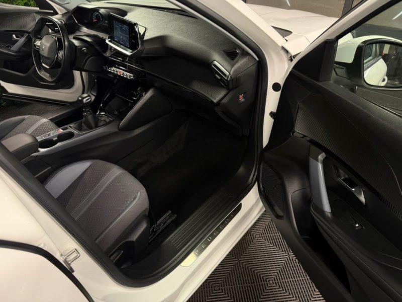 PEUGEOT 2008 II ALLURE PACK 1.2 100 Cv 1ERE MAIN 19800Km Apple& Android VIRTUAL COCKPIT Garantie 1an