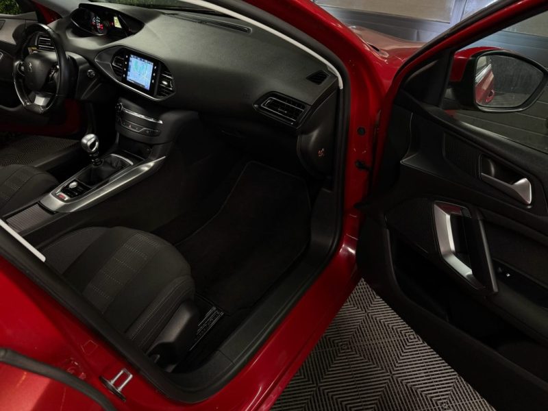 PEUGEOT 308 II ALLURE 1.2 130 Cv ECRAN GPS TACTILE CAMERA RECUL BVM6 CRIT AIR 1 - GARANTIE 1 AN