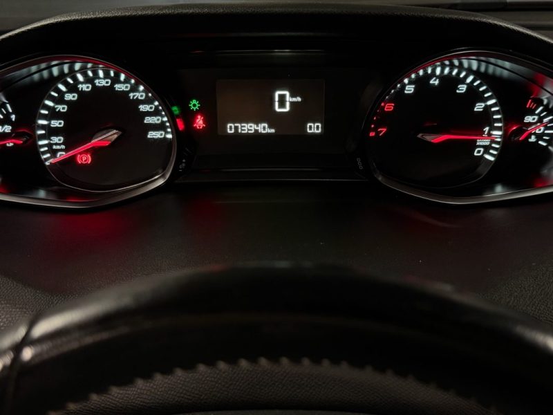 PEUGEOT 308 II ALLURE 1.2 130 Cv ECRAN GPS TACTILE CAMERA RECUL BVM6 CRIT AIR 1 - GARANTIE 1 AN