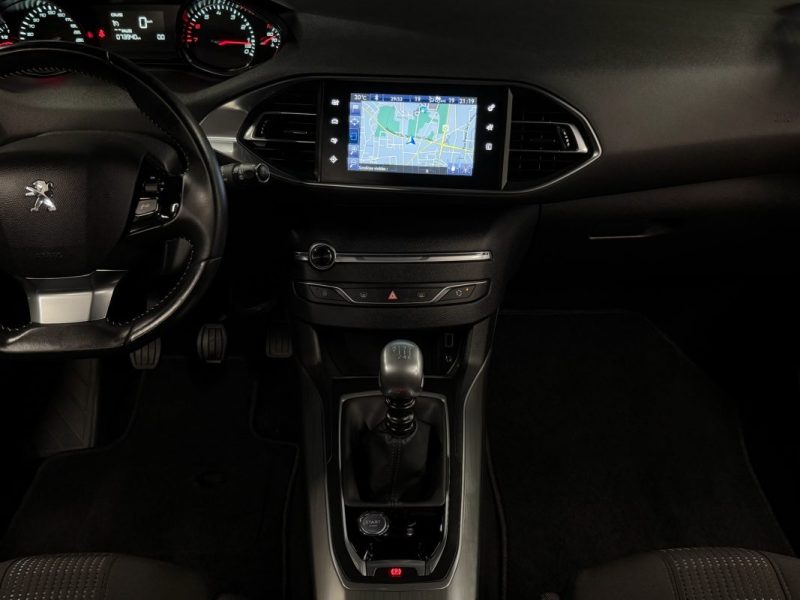 PEUGEOT 308 II ALLURE 1.2 130 Cv ECRAN GPS TACTILE CAMERA RECUL BVM6 CRIT AIR 1 - GARANTIE 1 AN