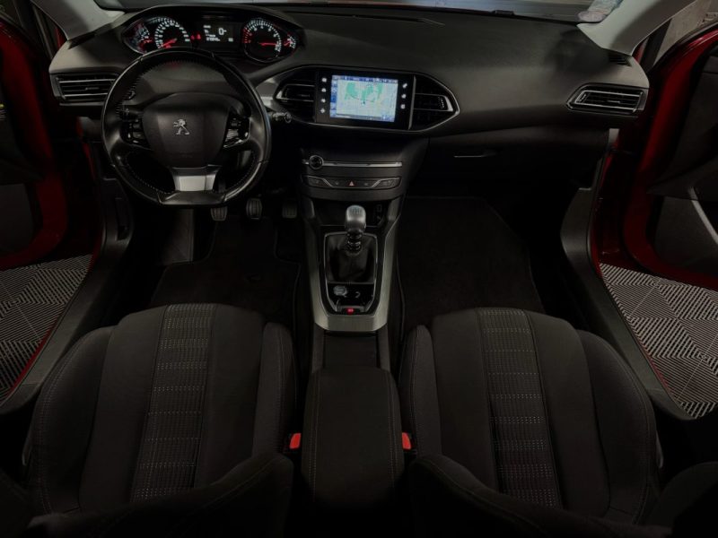 PEUGEOT 308 II ALLURE 1.2 130 Cv ECRAN GPS TACTILE CAMERA RECUL BVM6 CRIT AIR 1 - GARANTIE 1 AN