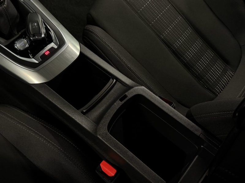 PEUGEOT 308 II ALLURE 1.2 130 Cv ECRAN GPS TACTILE CAMERA RECUL BVM6 CRIT AIR 1 - GARANTIE 1 AN
