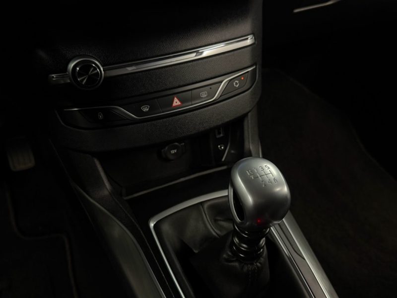 PEUGEOT 308 II ALLURE 1.2 130 Cv ECRAN GPS TACTILE CAMERA RECUL BVM6 CRIT AIR 1 - GARANTIE 1 AN