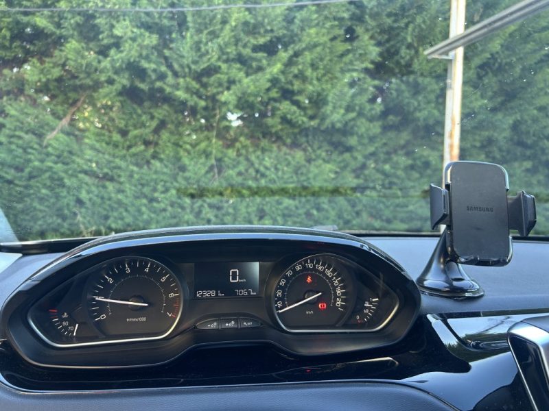 PEUGEOT 208 Signature Vti 82Ch / Ecran Tactile Suivi entretien complet