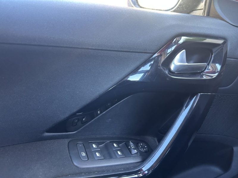 PEUGEOT 208 Signature Vti 82Ch / Ecran Tactile Suivi entretien complet