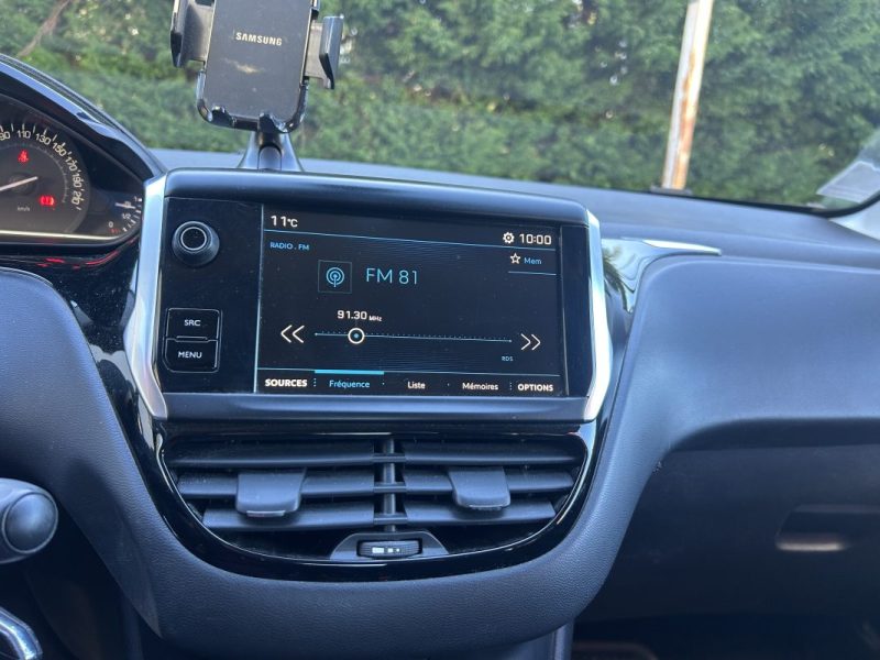 PEUGEOT 208 Signature Vti 82Ch / Ecran Tactile Suivi entretien complet