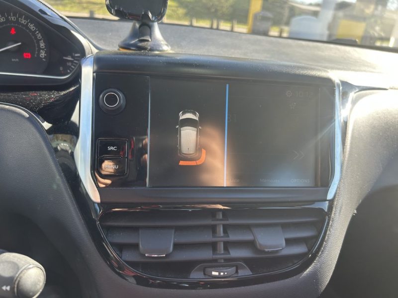 PEUGEOT 208 Signature Vti 82Ch / Ecran Tactile Suivi entretien complet