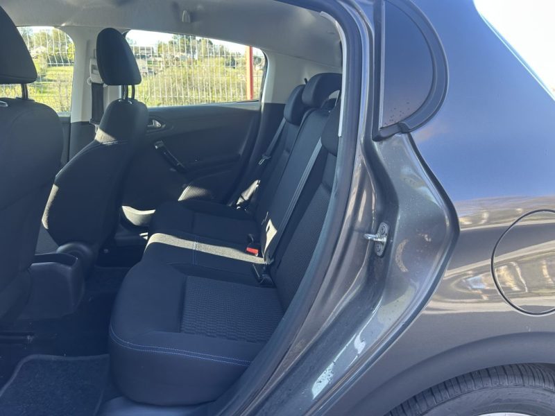 PEUGEOT 208 Signature Vti 82Ch / Ecran Tactile Suivi entretien complet
