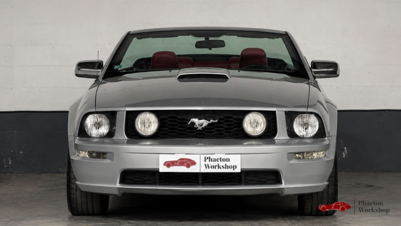 Ford Mustang GT Cabriolet V8 – 80 500 km – Intérieur Rouge – Dynomax – Suivi complet