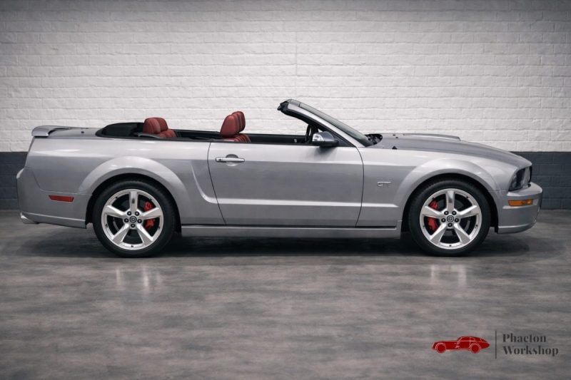 Ford Mustang GT Cabriolet V8 | 80 500 KM | Echappement Sport | INT Rouge | CG Francaise