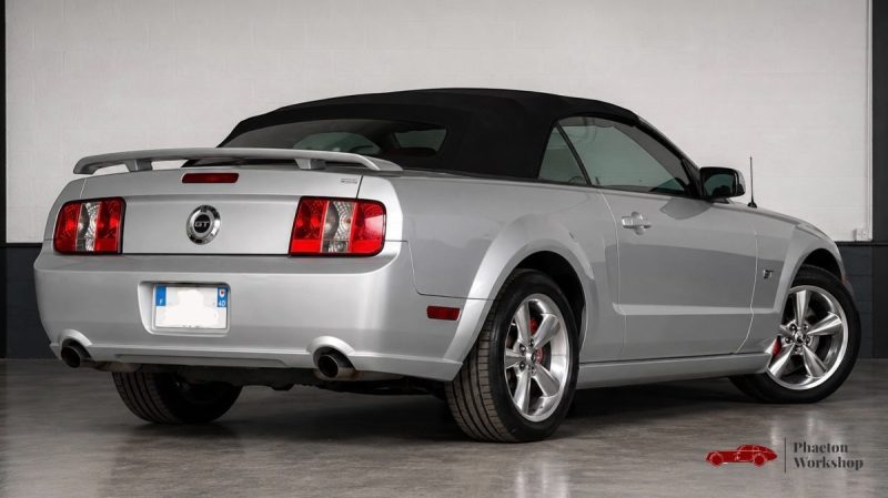 Ford Mustang GT Cabriolet V8 – 80 500 km – Intérieur Rouge – Dynomax – Suivi complet