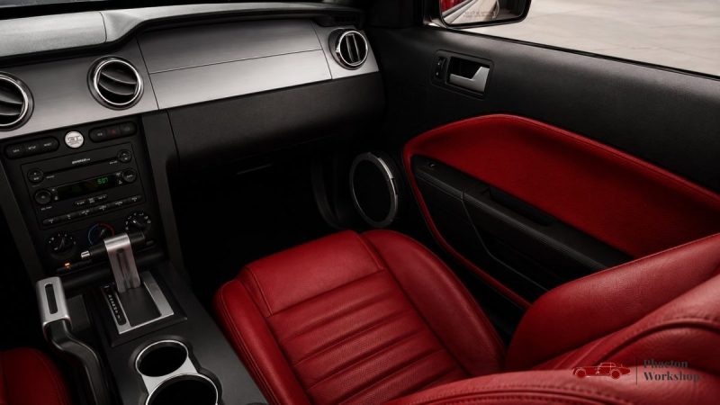 Ford Mustang GT Cabriolet V8 – 80 500 km – Intérieur Rouge – Dynomax – Suivi complet
