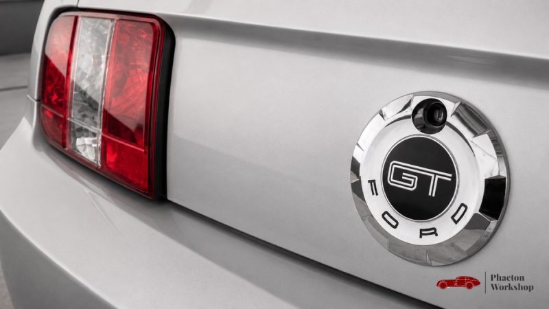 Ford Mustang GT Cabriolet V8 – 80 500 km – Intérieur Rouge – Dynomax – Suivi complet