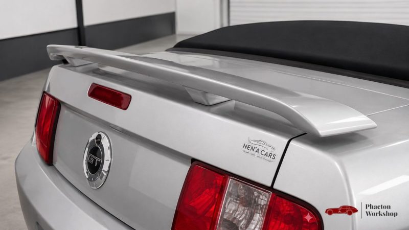 Ford Mustang GT Cabriolet V8 – 80 500 km – Intérieur Rouge – Dynomax – Suivi complet