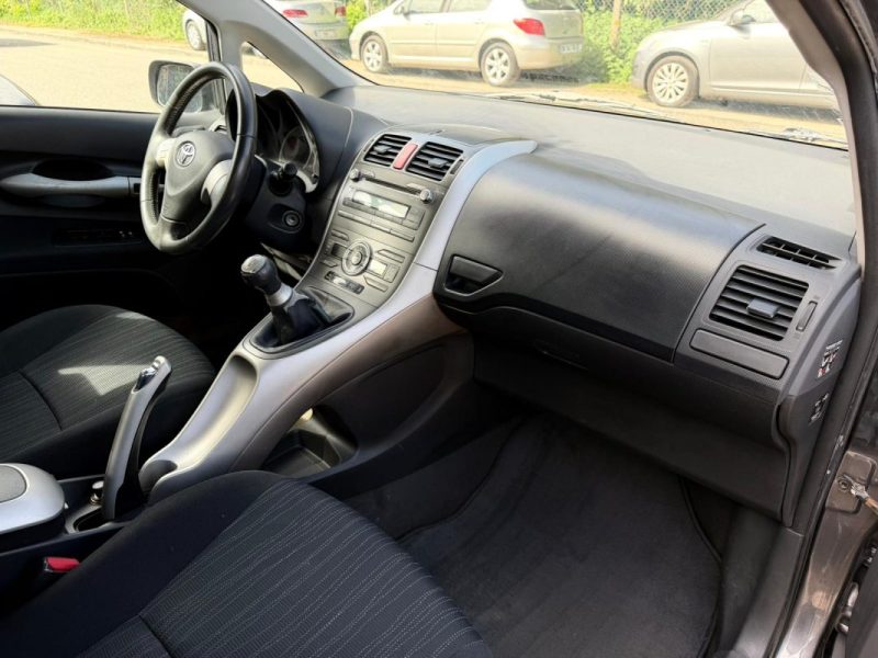 TOYOTA AURIS 90 D-4D LINÉA LUNA  