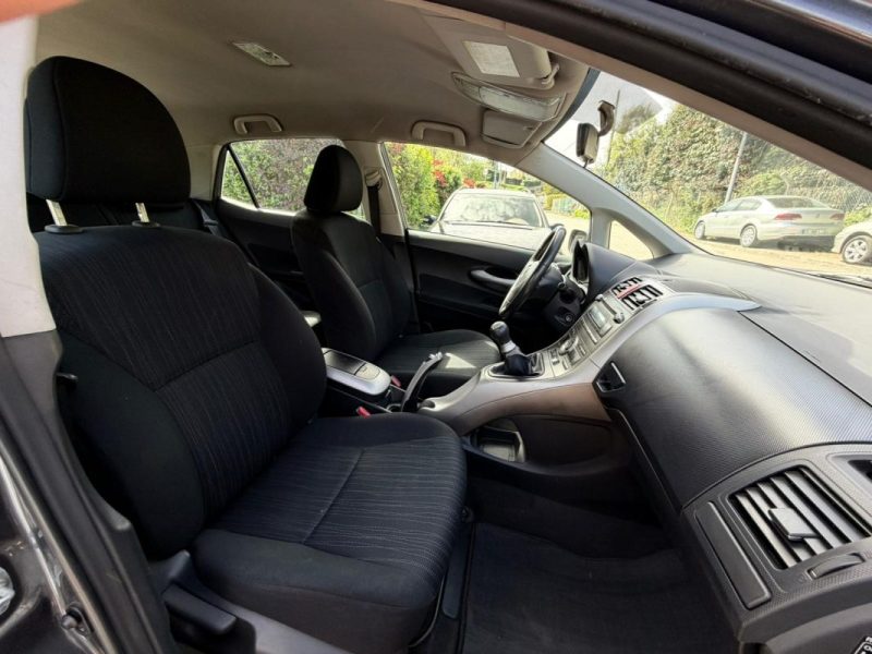 TOYOTA AURIS 90 D-4D LINÉA LUNA  