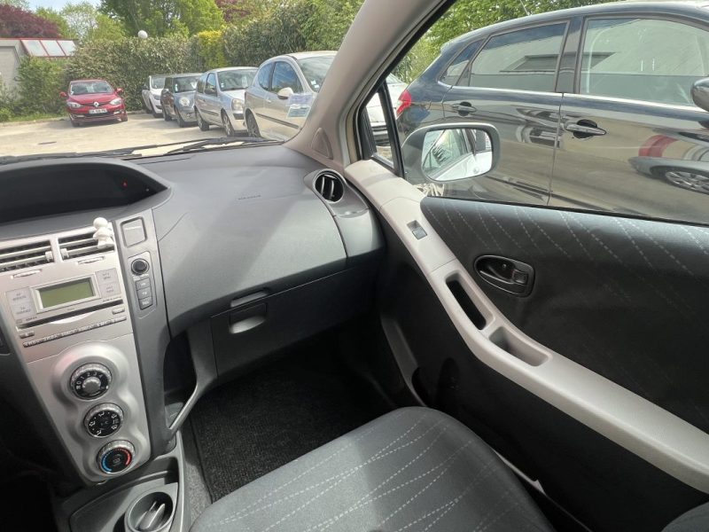 TOYOTA YARIS 2 1.3L VVTI IN 87CH - GARANTIE 6 MOIS