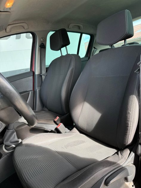 Renault Clio 3 Expression 1.5 dCi 85ch phase 2 TomTom