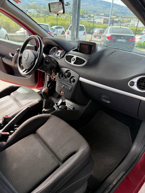 Renault Clio 3 Expression 1.5 dCi 85ch phase 2 TomTom