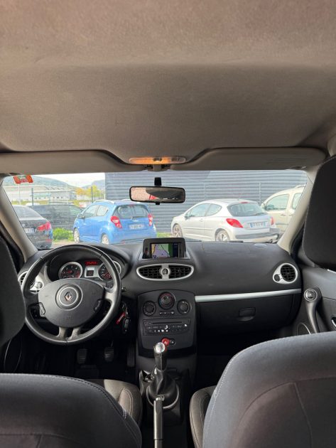 Renault Clio 3 Expression 1.5 dCi 85ch phase 2 TomTom