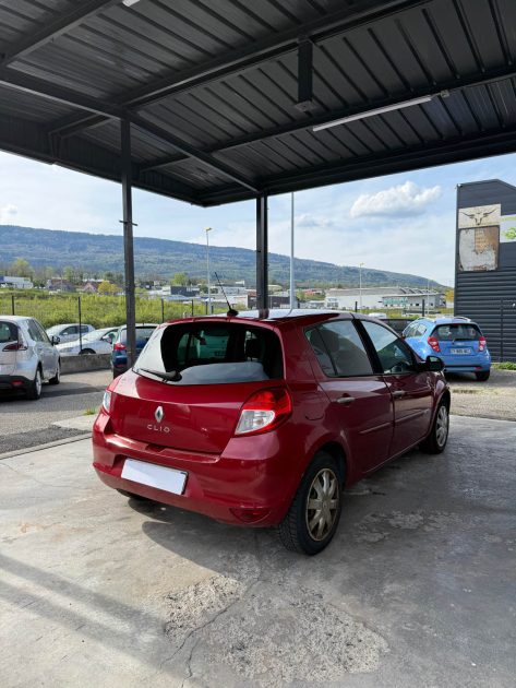 Renault Clio 3 Expression 1.5 dCi 85ch phase 2 TomTom