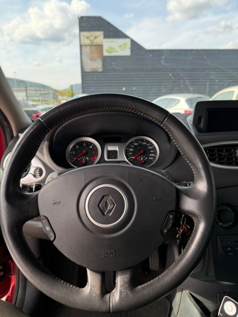 Renault Clio 3 Expression 1.5 dCi 85ch phase 2 TomTom