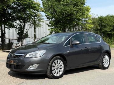 Opel Astra 1.7 CDTI 110CH Cosmo Pack - Clim - Révisée & Garantie 6 mois