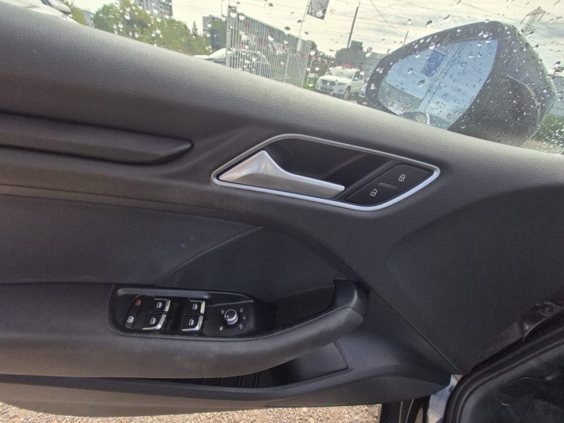 AUDI A3 Série 3 Limousine (8VS) 2.0 TDi 16V FAP S&S 150 cv TOIT OUVRANT SUPER ETAT