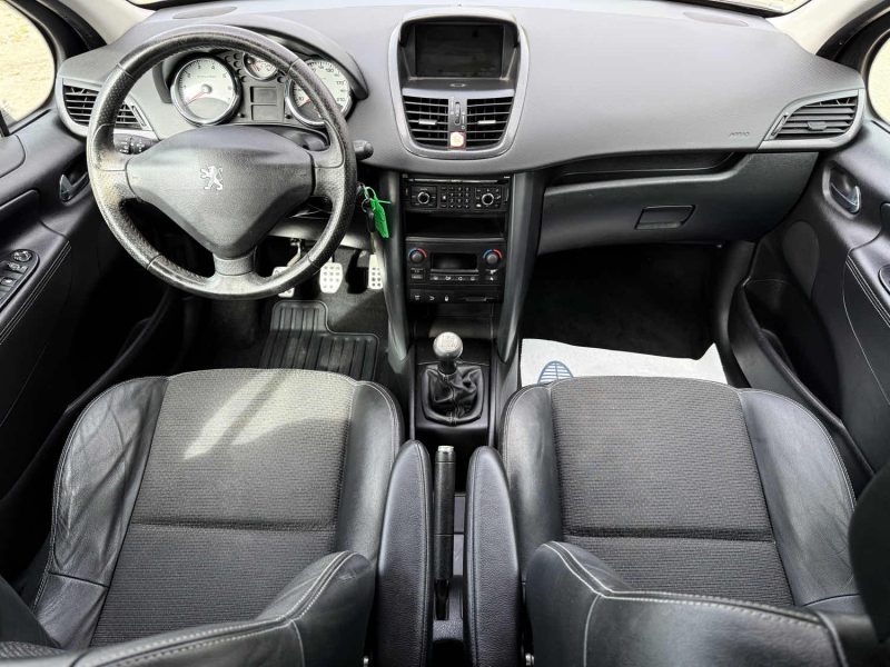 Peugeot 207 1.6 VTi 120 ch Féline - GPS - Toit pano - Régulateur - Révisée & Garantie 6 Mois