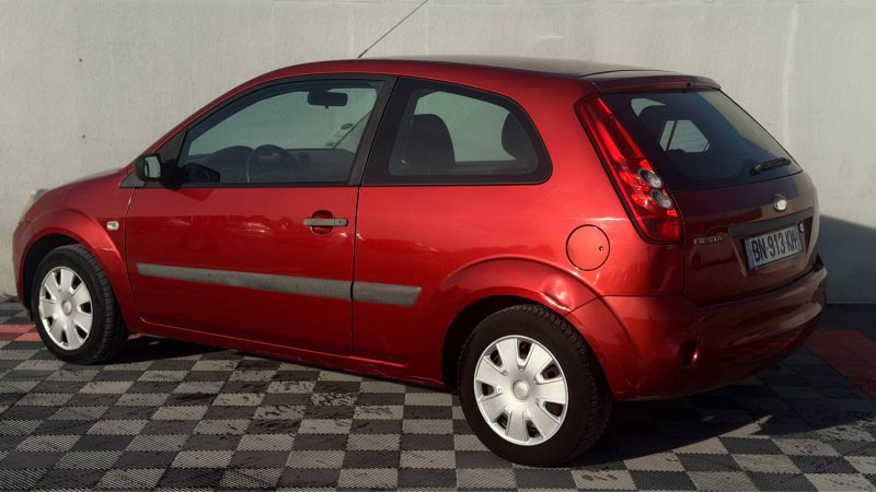 FORD FIESTA 1.3 i 70 Cv  AMBIANTE ** 69 000 KM **