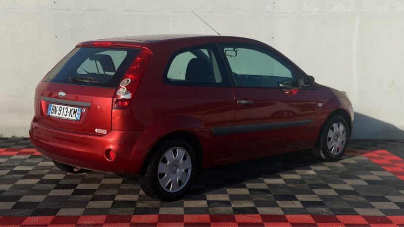 FORD FIESTA 1.3 i 70 Cv  AMBIANTE ** 69 000 KM **