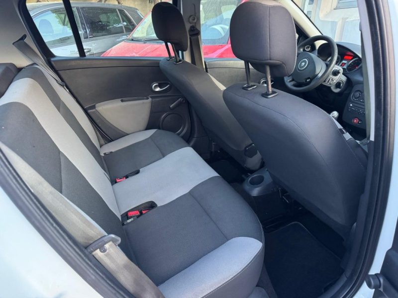 RENAULT CLIO III EXPRESSION CLIM 1.2 16V 2012