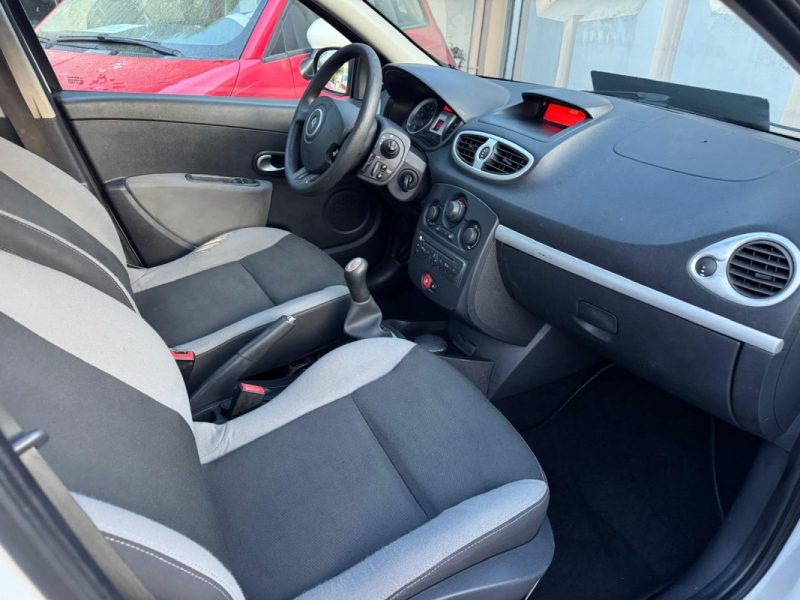 RENAULT CLIO III EXPRESSION CLIM 1.2 16V 2012