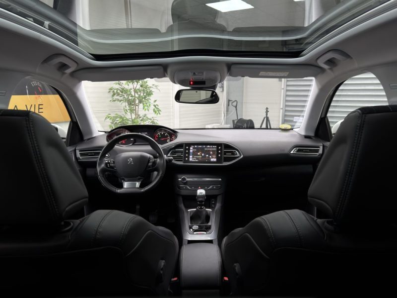 Peugeot 308 II 1.6 e-HDi 115 - Féline 5p - 1ère Main