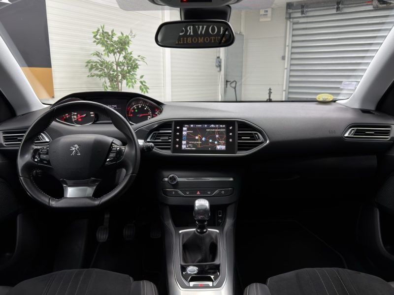 Peugeot 308 II 1.6 e-HDi 115 - Féline 5p - 1ère Main
