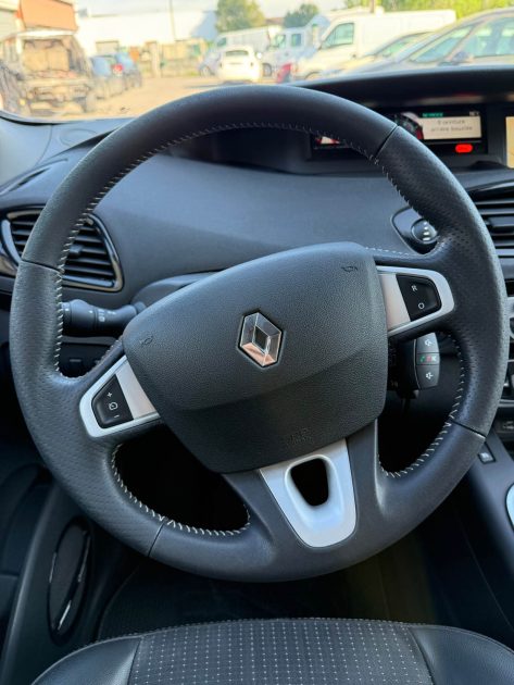 RENAULT SCENICIII  DCI 130 BOSE 2011