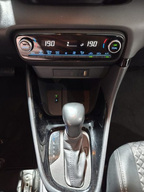 TOYOTA YARIS HYBRIDE 116H COLLECTION TECHNO JBL GARANTIE RELAX