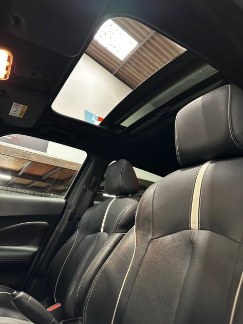 MAGNIFIQUE NISSAN JUKE TEKNA 115 CH (TOIT OUVRANT, SIÈGES CHAUFFANTS, CAMÉRA 360, SUIVI D’ENTRETIEN)