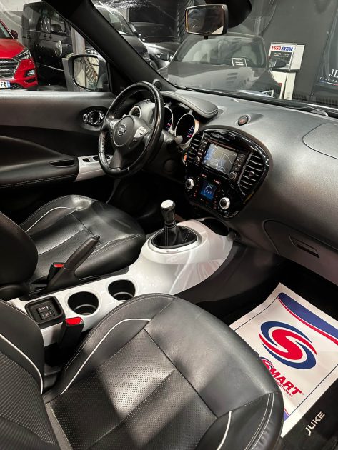 MAGNIFIQUE NISSAN JUKE TEKNA 115 CH (TOIT OUVRANT, SIÈGES CHAUFFANTS, CAMÉRA 360, SUIVI D’ENTRETIEN)