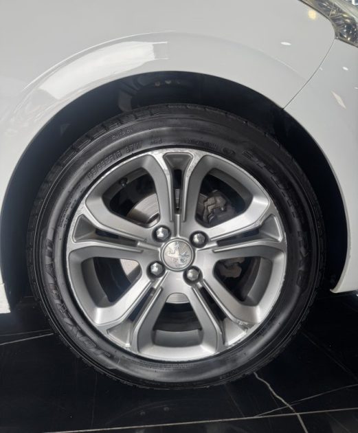 PEUGEOT 208 1.6 E-HDI FAP ALLURE 4CV 3P 2015