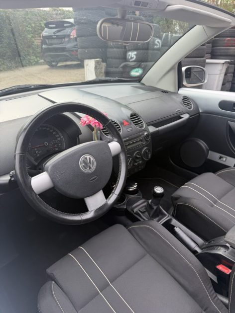 VOLKSWAGEN NEW BEETLE 1.6 1.6 2010 - 83 025Kms - Premier Main - Distrib ok - Suivit VOLKSWAGEN