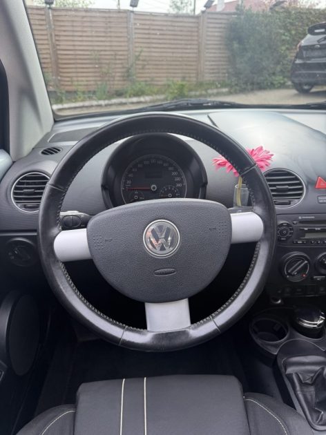 VOLKSWAGEN NEW BEETLE 1.6 1.6 2010 - 64 200Kms - Premier Main - Distrib ok - Suivit VOLKSWAGEN