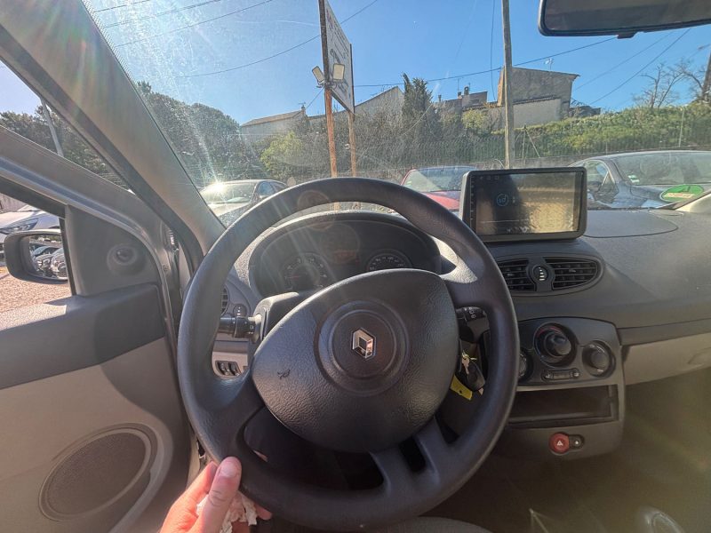 RENAULT CLIO III CONFORT DYNAMIQUE 1.2 16V 2005