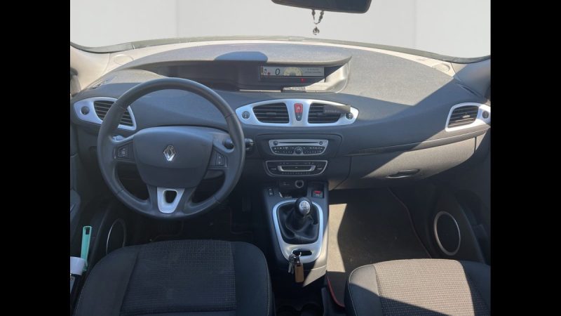 RENAULT SCENICIII GRAND 2.0 DCI 160ch DYNAMIQUE 5P 2010